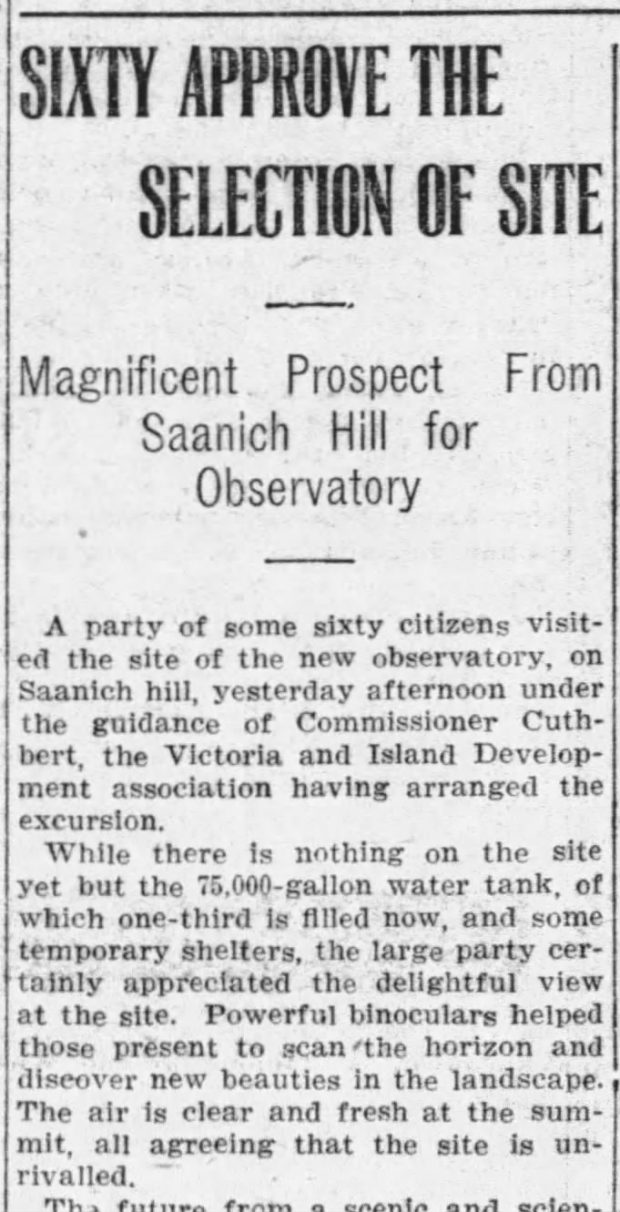 Article de journal : Sixty approve the selection of site  (Soixante personnes approuvent la sélection du site). Une perspective magnifique pour l’Observatoire depuis la colline de Saanich.