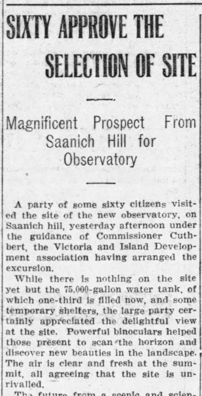 Article de journal : Sixty approve the selection of site  (Soixante personnes approuvent la sélection du site). Une perspective magnifique pour l’Observatoire depuis la colline de Saanich.