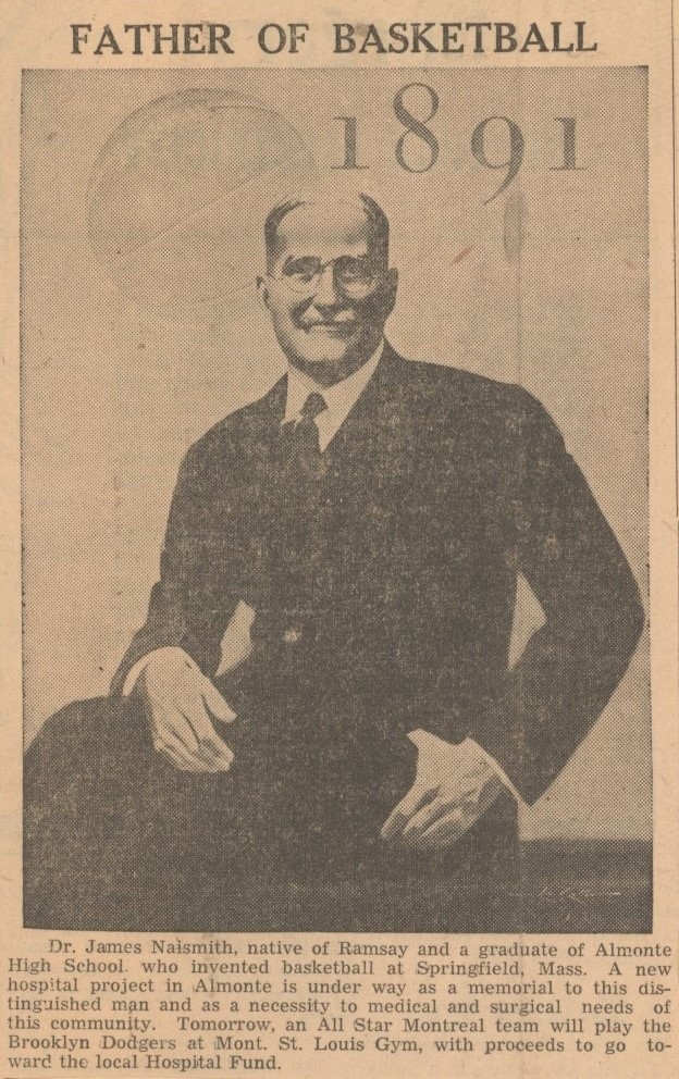 Coupure jaunie de l’Almonte Gazette avec un ballon de basket en noir et blanc et un homme portant des lunettes et un costume.