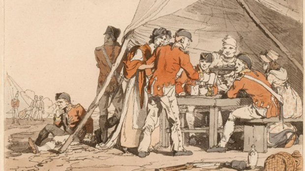 Dessin ancien en couleur montrant plusieurs soldats et une femme en vêtements de 1812, assis à une table dans une tente ouverte. D’autres soldats se détendent tout près. 