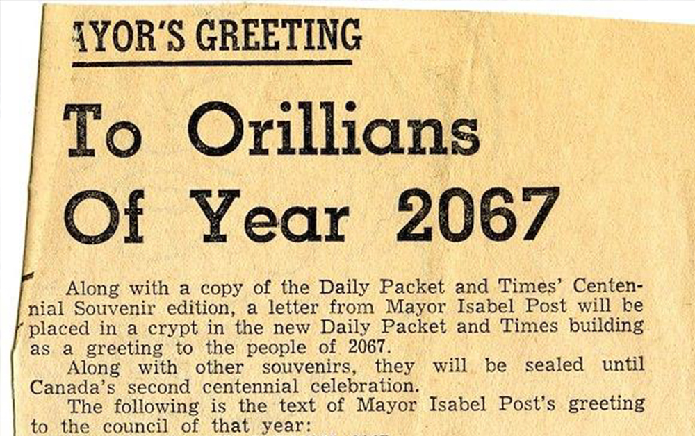 Coupure jaunie du journal Packet & Times datant de 1967 où la mairesse de l’époque décrit l’emplacement d’une capsule historique créée pour les Orilliens de l’an 2067.