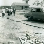 Le père Marrocco et ses collègues prêtres bénissent chacune des 14 maisons.