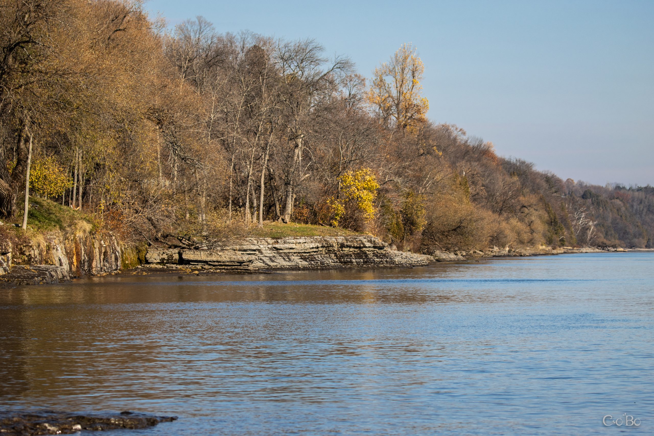 Paysage, rivage du fleuve à Grondines à l'automne.