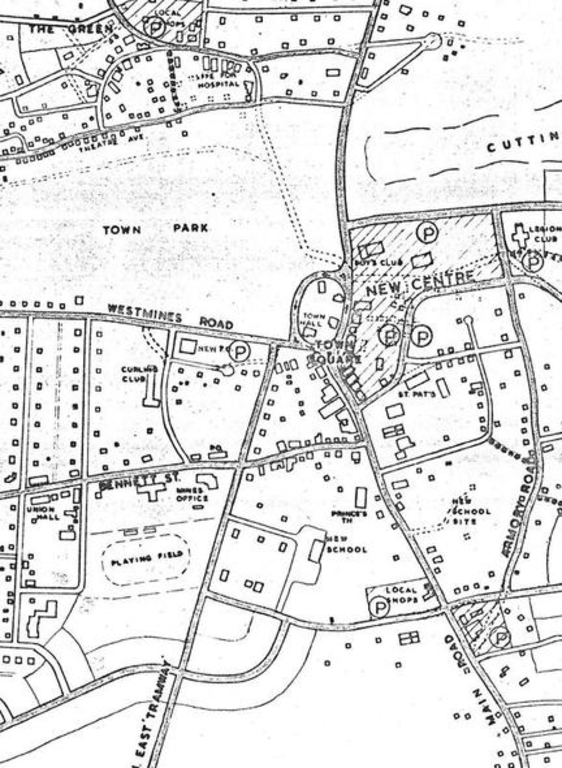 Carte aérienne en noir et blanc de Wabana indiquant l’emplacement d’une nouvelle école, d’un hôpital et d’un nouveau centre-ville.